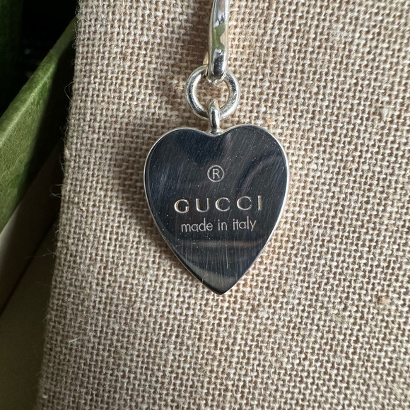 NWT Gucci sterling silver heart dangle earrings with pouch, box and cards - Picture 7 of 9